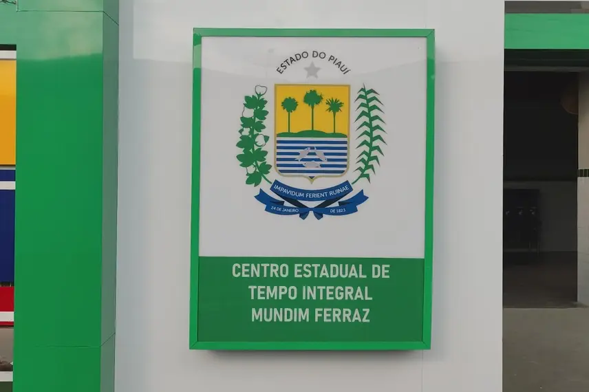 Governador entrega reforma e ampliação de escola na zona Norte de Teresina