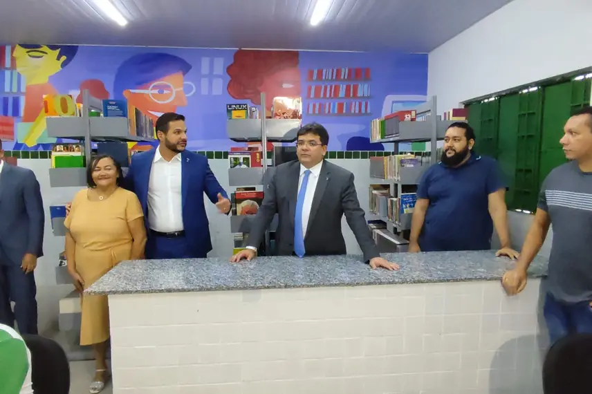 Governador entrega reforma e ampliação de escola na zona Norte de Teresina