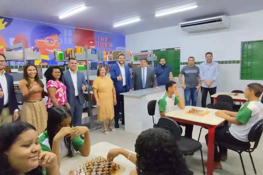 Governador entrega reforma e ampliação de escola na zona Norte de Teresina
