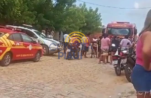 Imóvel pega fogo na zona Sul de Teresina (Foto: Reprodução)