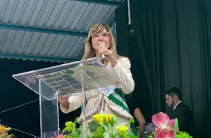 Ivanária Sampaio toma posse como prefeita de Esperantina durante cerimônia (Foto: Divulgação/Ascom)