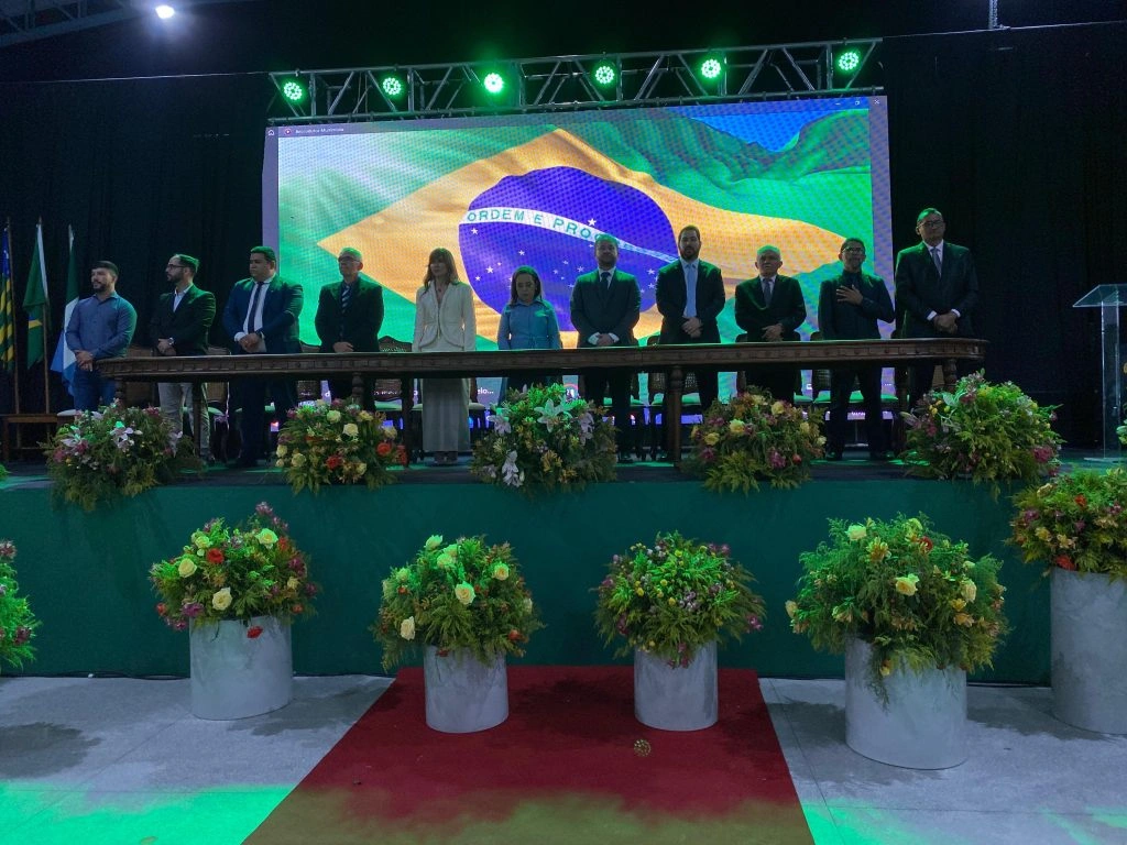 Ivanária Sampaio toma posse como prefeita de Esperantina durante cerimônia