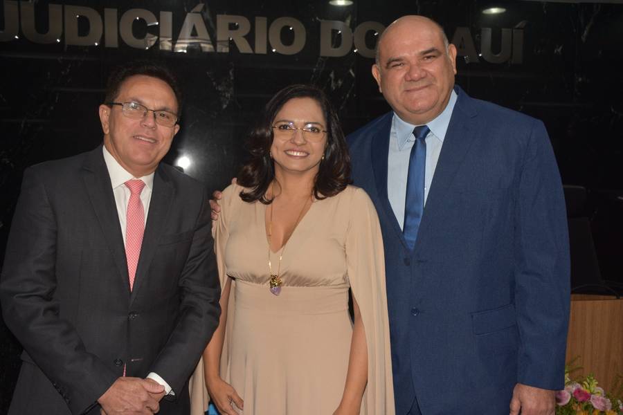 Juíza Keylla Ranyere assume presidência da AMAPI como a primeira mulher no cargo