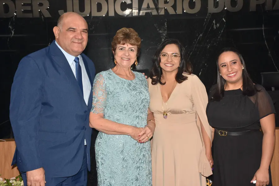 Juíza Keylla Ranyere assume presidência da AMAPI como a primeira mulher no cargo