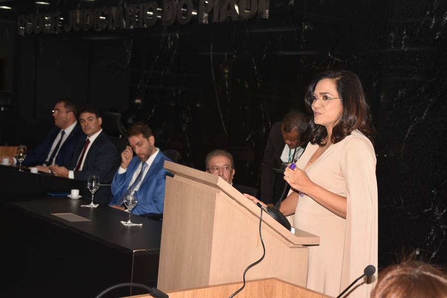 Juíza Keylla Ranyere assume presidência da AMAPI como a primeira mulher no cargo