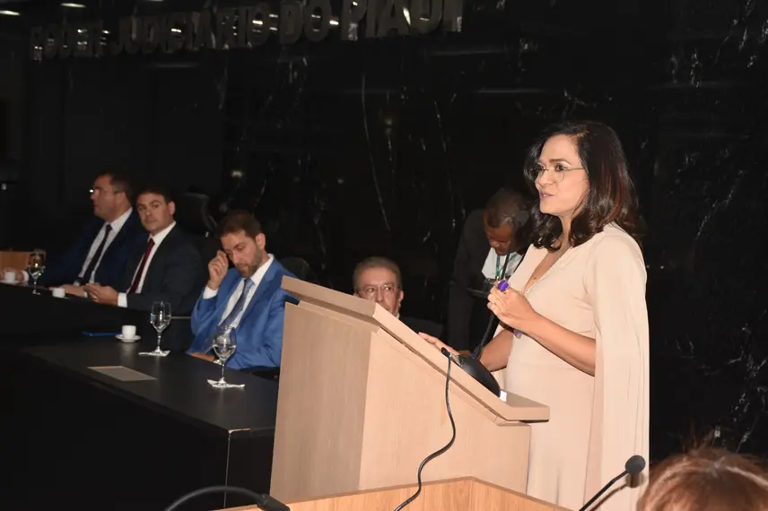 Juíza Keylla Ranyere assume presidência da AMAPI como a primeira mulher no cargo