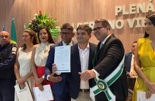 Júnior Carvalho toma posse como prefeito de Demerval Lobão (Foto: Lourrany Meneses/ Conecta Piauí)