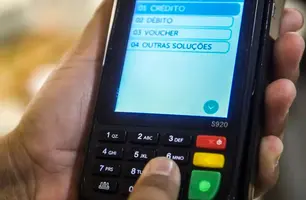 Juros do cartão de crédito sobem e alcançam maior patamar desde 2023 (Foto: Reprodução)