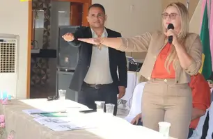 Kelly Alencar toma posse para reeleição como prefeita de Lagoinha do Piauí (Foto: Reprodução)