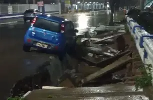 Parnaíba: Correnteza do Rio Igaraçu danifica mureta e cria cratera na Beira Rio (Foto: Reprodução)