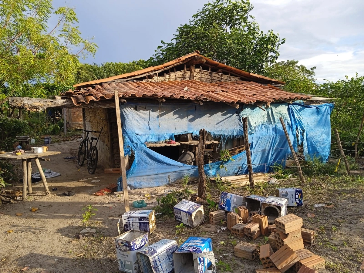 Ponto de distribuição de drogas é desarticulado em Teresina; suspeitos fugiram