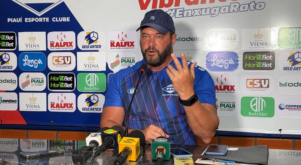 Roberto Fernandes, técnico do Piauí EC