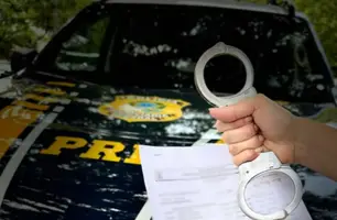 Suspeito de homicídio é preso com moto e celular roubados em Floriano (Foto: Reprodução)