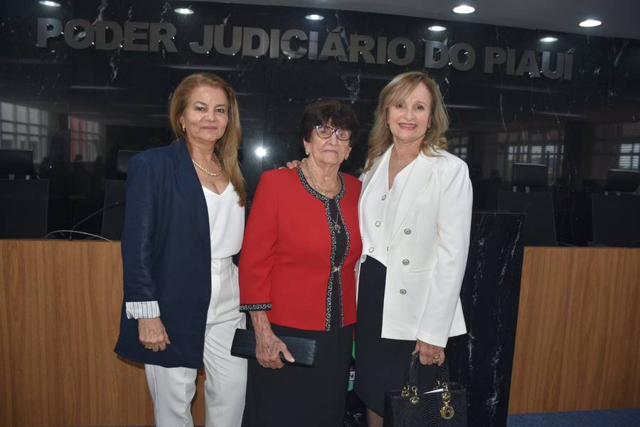 Valdênia Moura assume como juíza substituta no TJ-PI