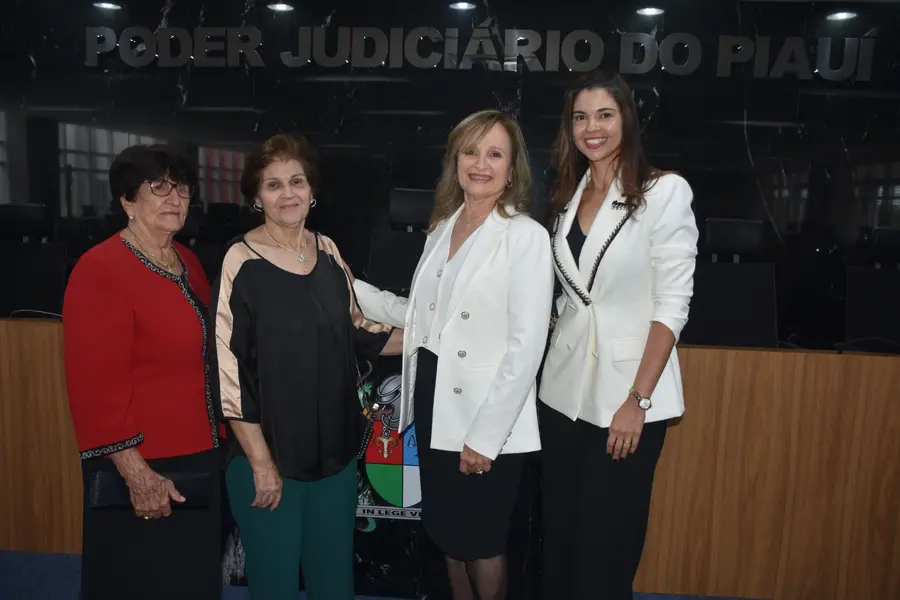 Valdênia Moura assume como juíza substituta no TJ-PI