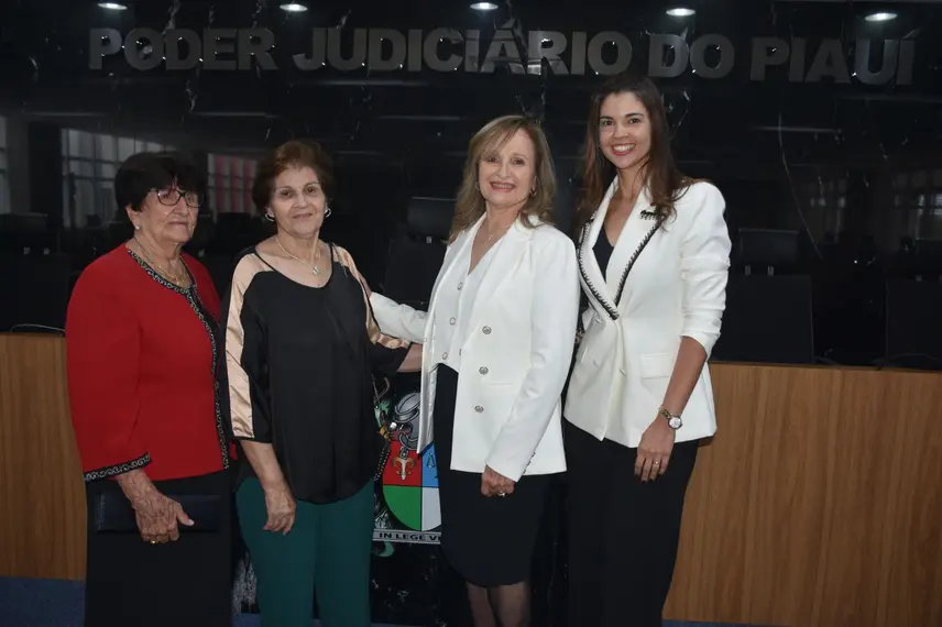 Valdênia Moura assume como juíza substituta no TJ-PI