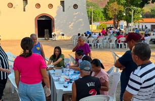 Ação do programa Hiperdia movimenta a Praça da Igreja Matriz em Ribeiro Gonçalves (Foto: Reprodução) Ação do programa Hiperdia movimenta a Praça da Igreja Matriz em Ribeiro Gonçalves (Foto: Reprodução)