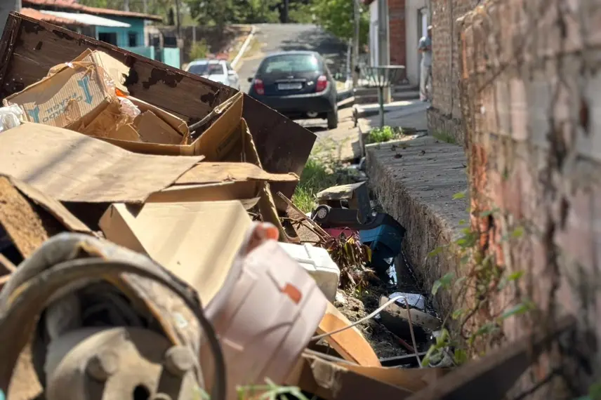 Amontoados de lixos demonstra descaso em vários bairros de Teresina