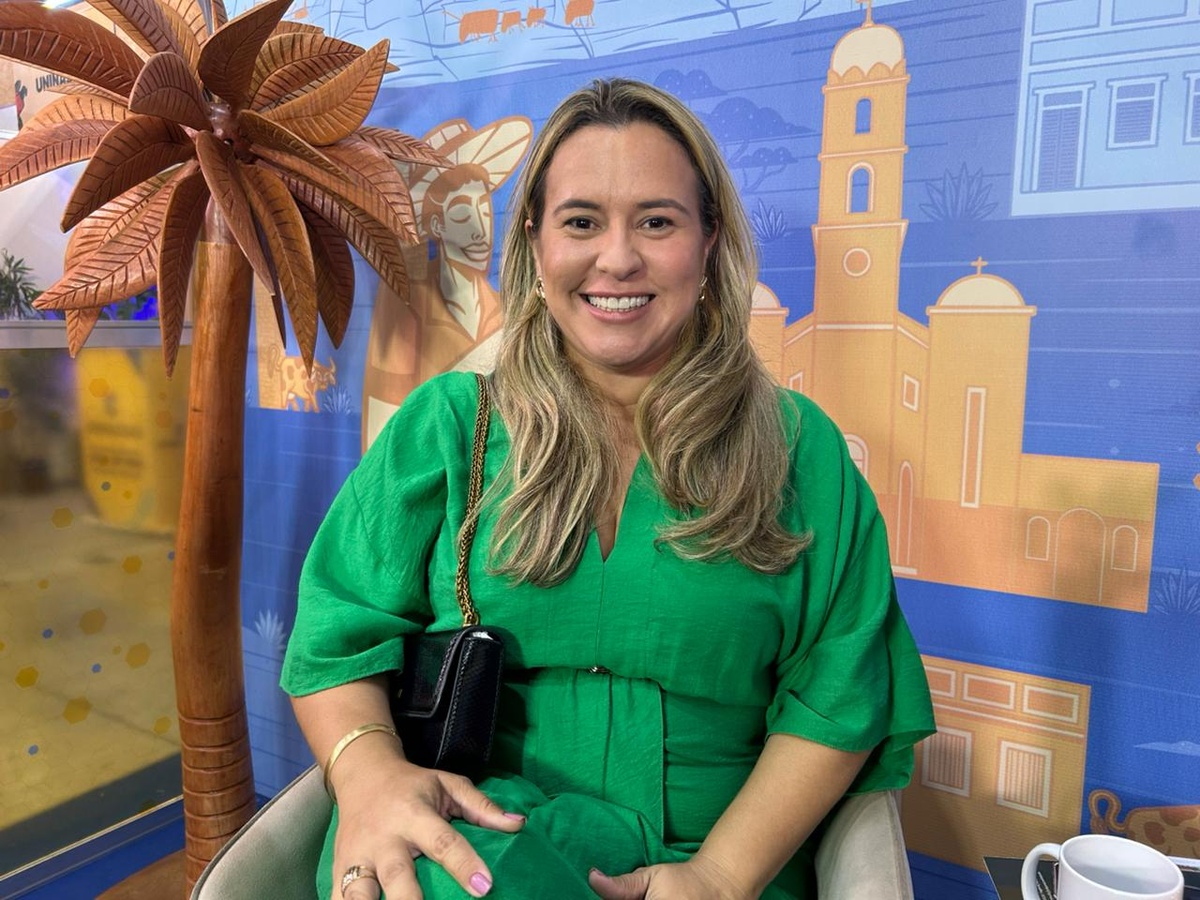 Andréa Amaral destaca desafios das mulheres na política durante entrevista