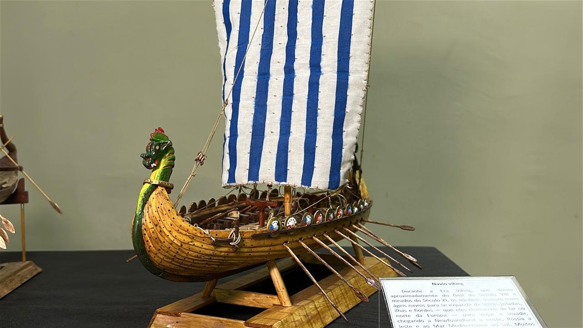 Artesão piauiense transforma madeira reciclável em réplicas de embarcações