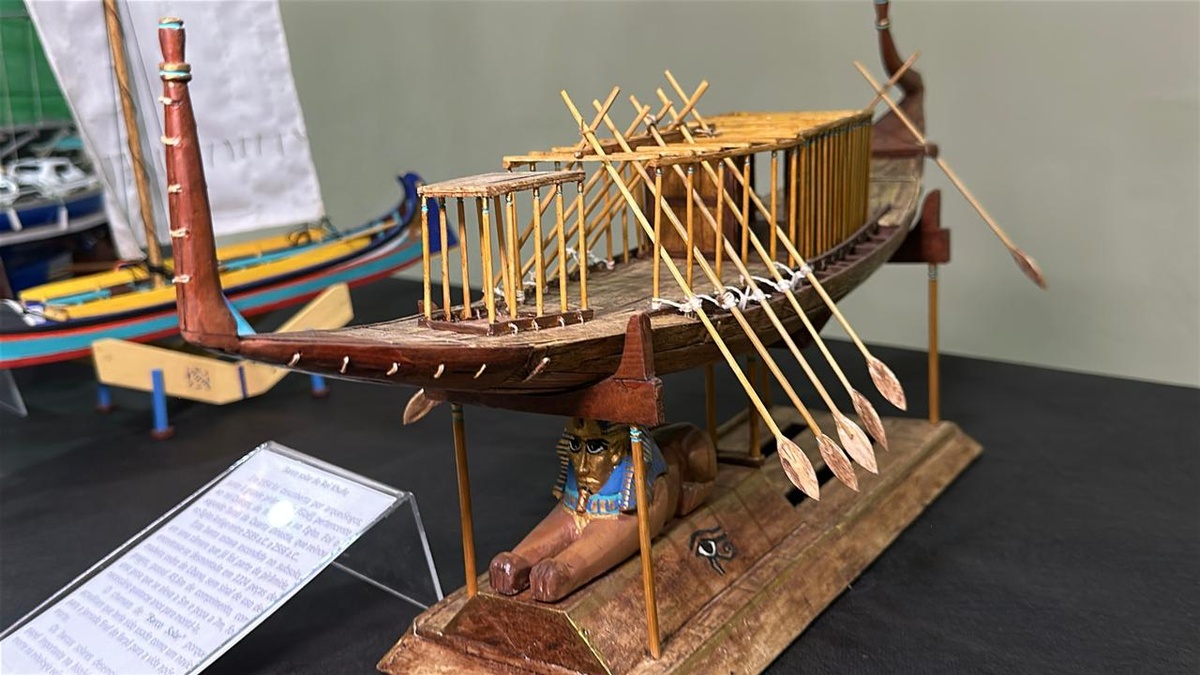 Artesão piauiense transforma madeira reciclável em réplicas de embarcações