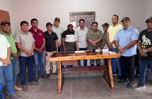 Autoridades se reúnem para discutir segurança pública em Riacho Frio (Foto: Reprodução)