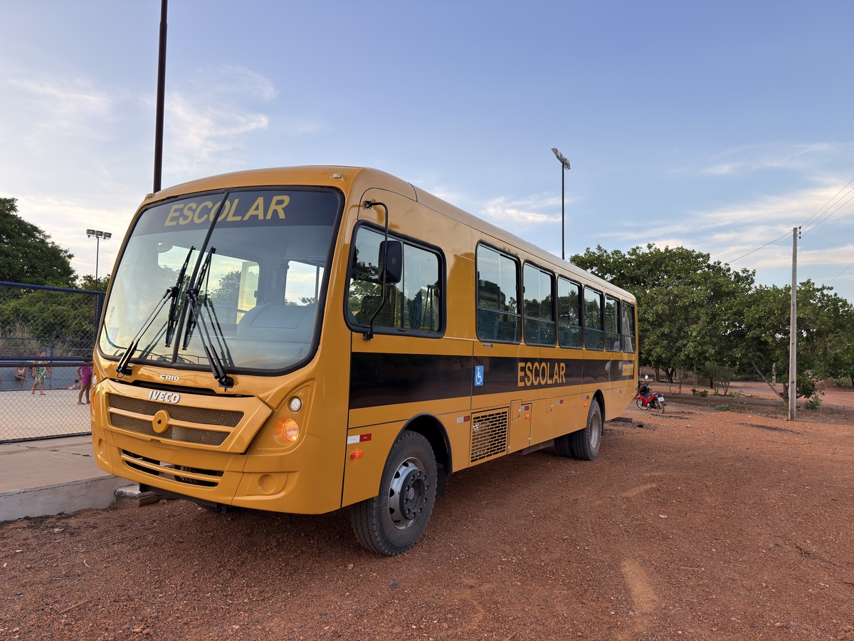 Baixa Grande do Ribeiro reforça transporte escolar com novos ônibus