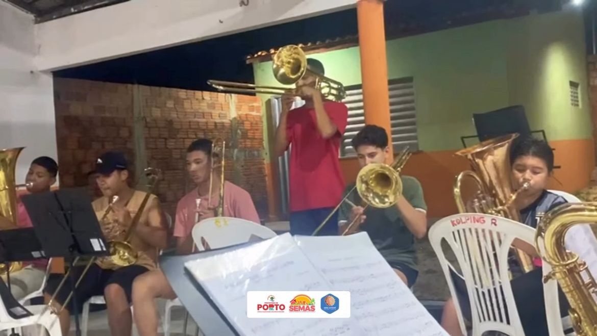 Banda infantil-juvenil de Porto se destaca com novos instrumentos e fardamento