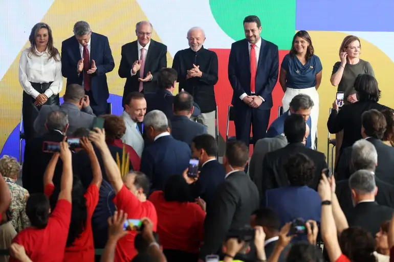 'Cabeça do crime organizado não está no barraco da favela', diz Boulos