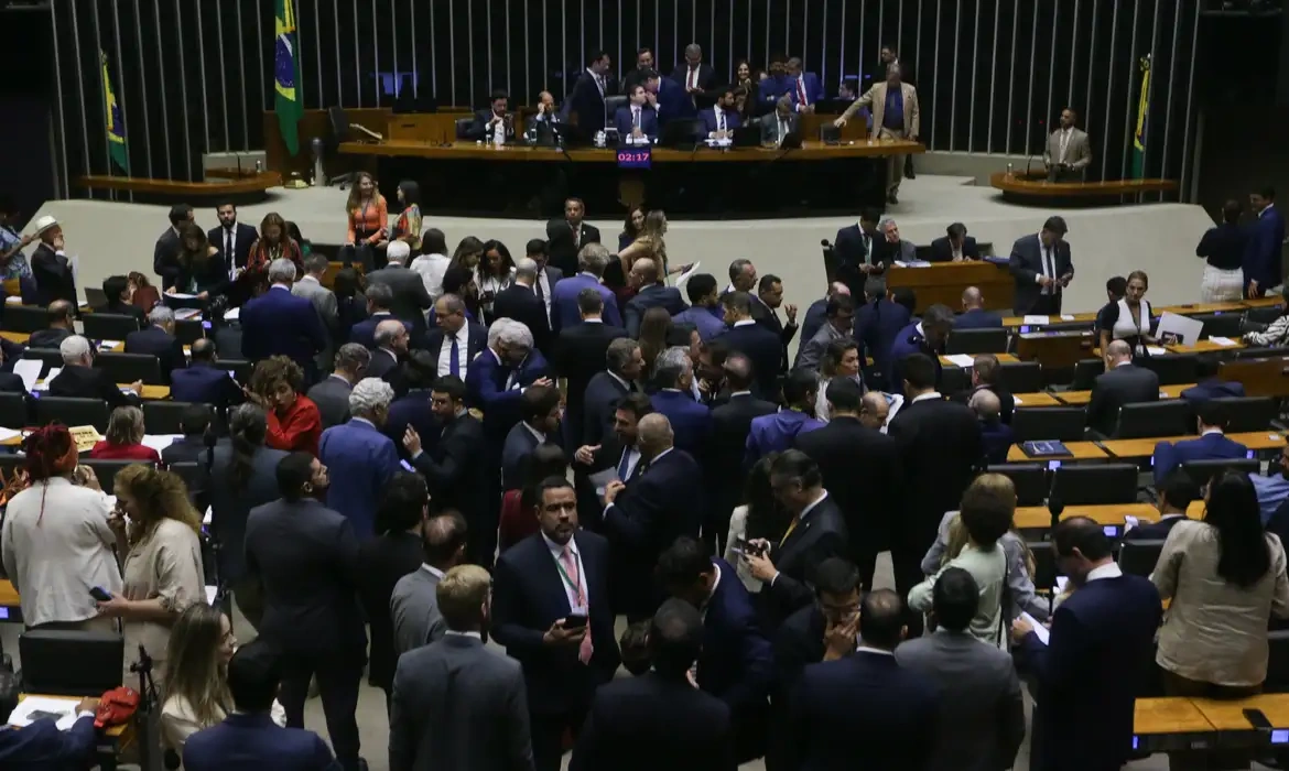 Câmara aprova por unanimidade isenção do IR para quem ganha até R$ 5 mil