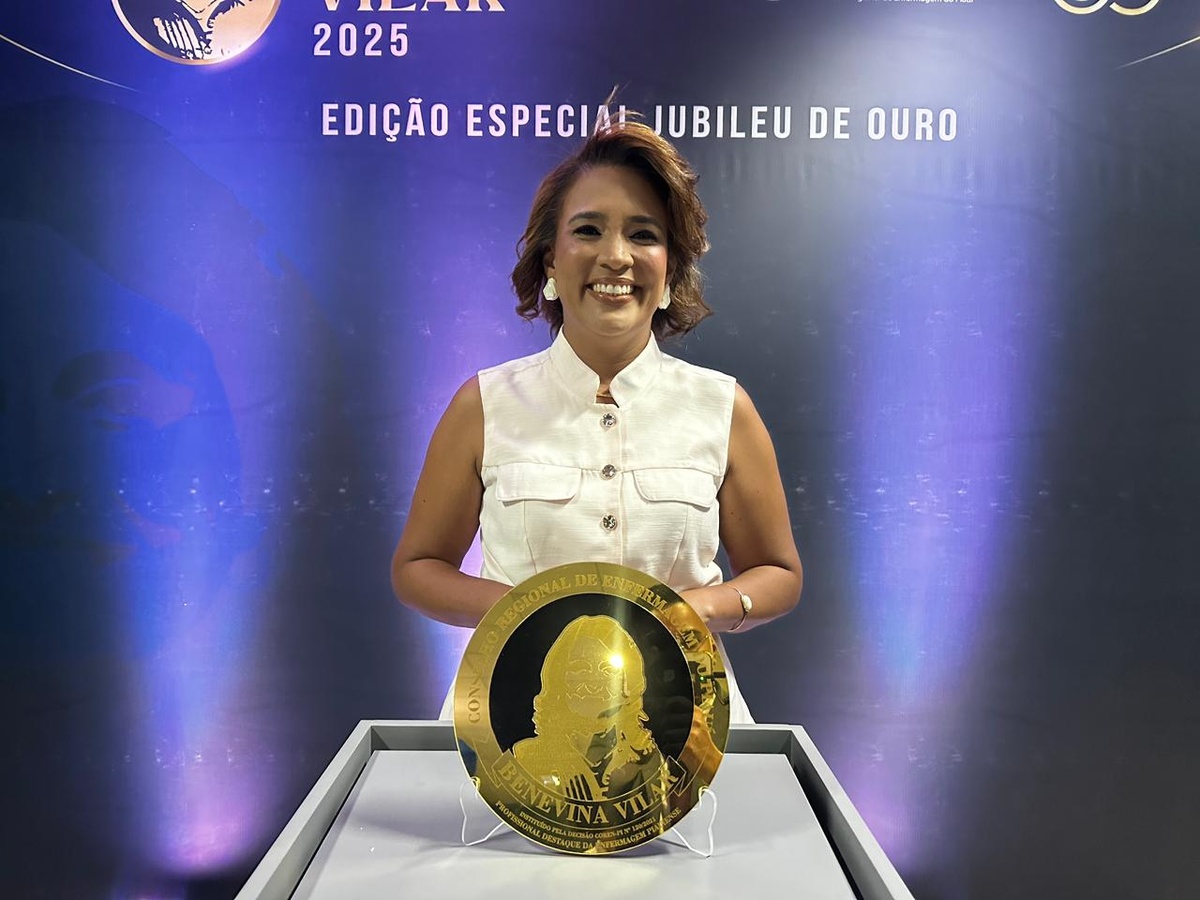 Camila Barbosa é homenageada nos 50 anos do Coren-PI com Prêmio Benevina Vilar