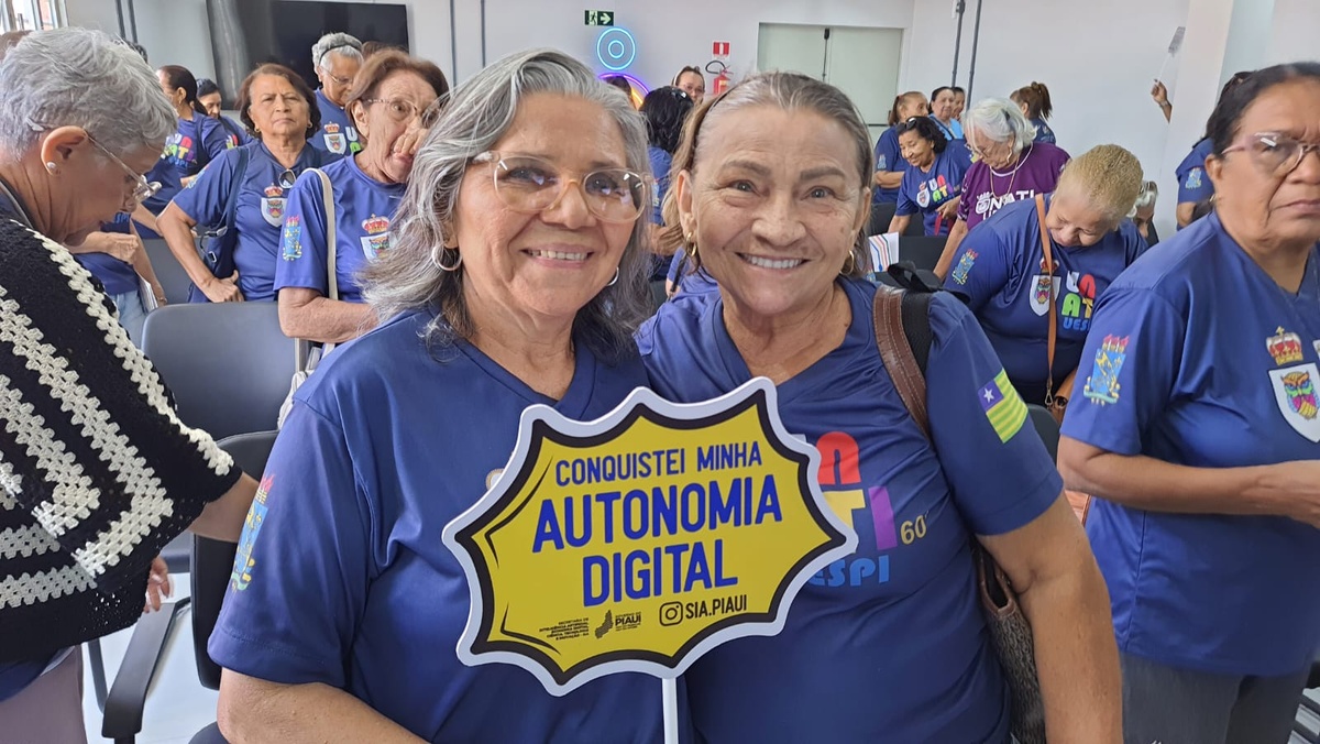 CapacitIA forma nova turma de idosos em tecnologia e uso seguro do celular