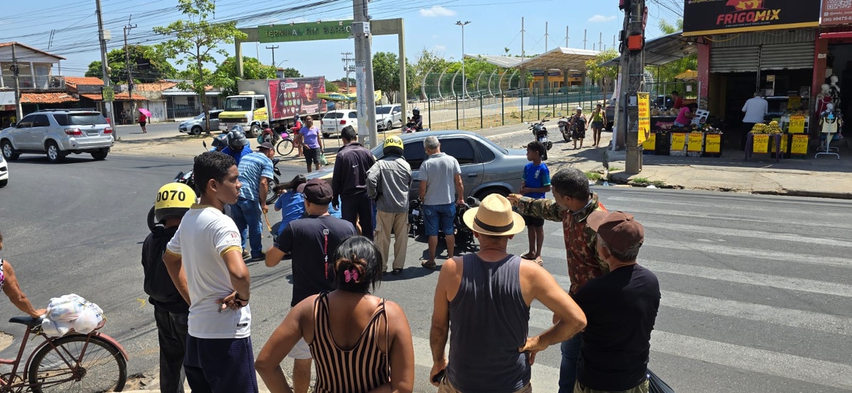 Carro colide com mototaxista por app na zona Norte de Teresina e complica trânsito