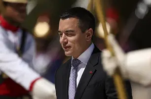 Carro do presidente do Equador é apedrejado durante protestos em Cañar (Foto: Marcelo Camargo/Agência Brasil)