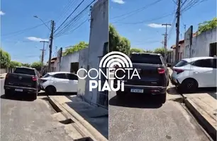 Carro foi danificado (Foto: Reprodução)