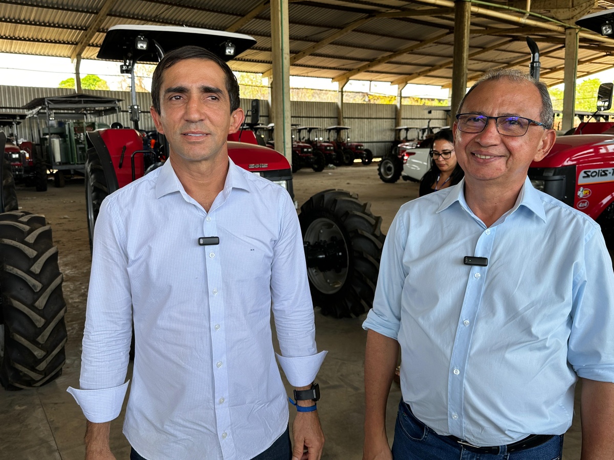 Castro Neto entrega tratores e equipamentos a municípios e associações do Piauí