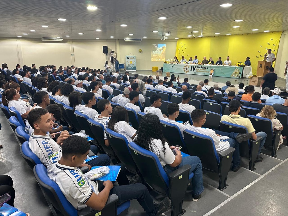 Codevasf apoia workshop piauiense que discute gestão e tecnologias na apicultura