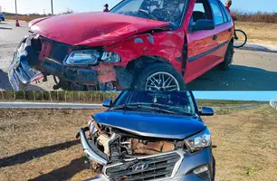 Colisão entre dois veículos deixa casal ferido e homem preso em Parnaíba (Foto: Conecta Piauí)