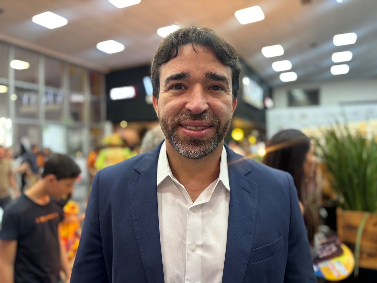 Deputado Marden Menezes destaca apoio a programas sociais na Feira dos Municípios