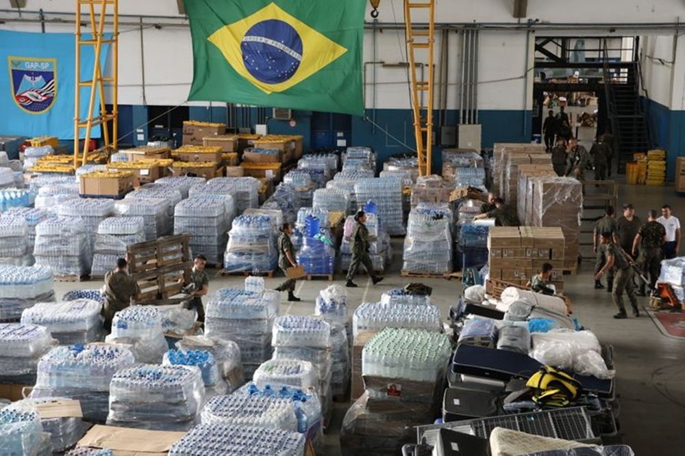 Doações para tragédia climática de 2024 no Rio Grande do Sul armazenadas no hangar da Base Aérea de São Paulo