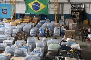 Doações para tragédia climática de 2024 no Rio Grande do Sul armazenadas no hangar da Base Aérea de São Paulo (Foto: Rovena Rosa/Agência Brasil) Doações para tragédia climática de 2024 no Rio Grande do Sul armazenadas no hangar da Base Aérea de São Paulo (Foto: Rovena Rosa/Agência Brasil)