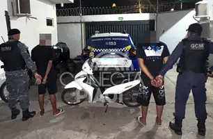 Dois menores são apreendidos com arma e guarda recupera iPhone e moto em Teresina (Foto: Reprodução)