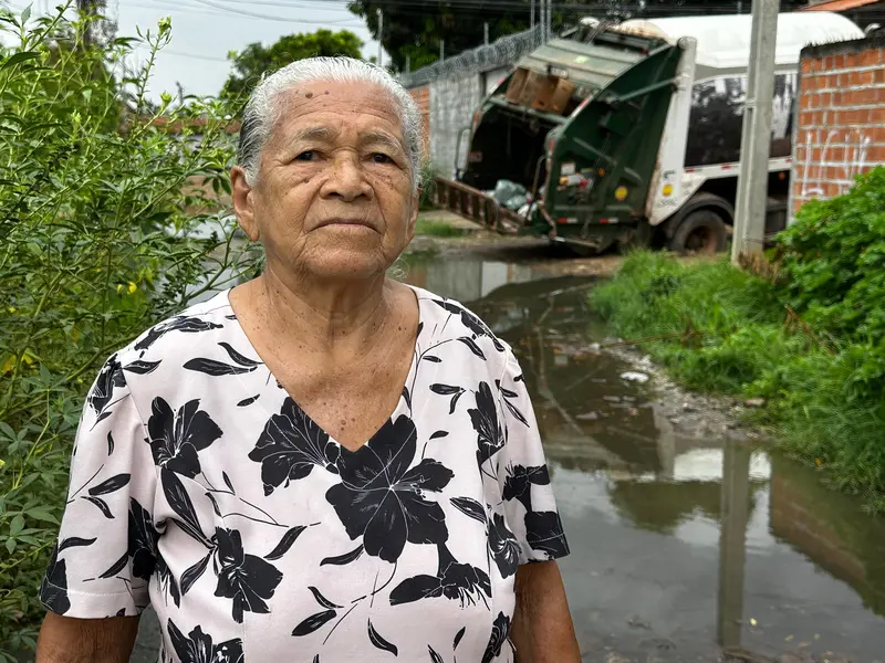 Dona Maria, que vive no local há mais de 50 anos