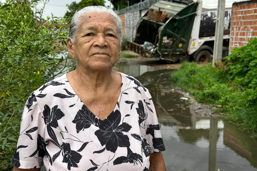 Dona Maria, que vive no local há mais de 50 anos
