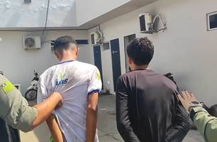 Dupla é presa após tentar assaltar sargento da PM e fugir pela BR-343, em Teresina (Foto: Conecta Piauí/Repórter 12) Dupla é presa após tentar assaltar sargento da PM e fugir pela BR-343, em Teresina (Foto: Conecta Piauí/Repórter 12)