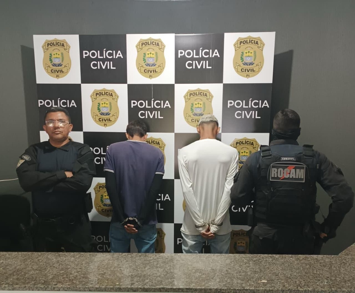 Dupla suspeita de roubos é presa na zona Sudeste de Teresina; moto foi apreendida