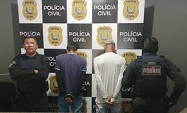 Dupla suspeita de roubos é presa na zona Sudeste de Teresina; moto foi apreendida (Foto: Divulgação/PMPI)