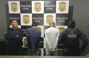 Dupla suspeita de roubos é presa na zona Sudeste de Teresina; moto foi apreendida (Foto: Divulgação/PMPI)