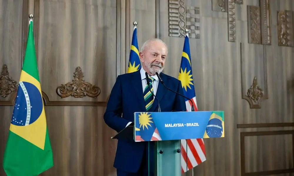 'Ele tem meu telefone e eu tenho o dele', diz Lula sobre Trump