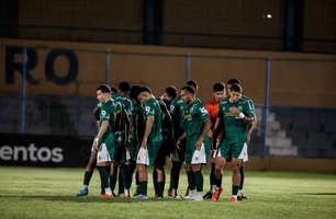 Elenco do Altos, no estádio Lindolfo Monteiro - Série D do Brasileiro 2025 (Foto: Samuel Pereira/ Altos)